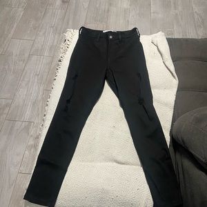 Black Hollister curvy ripped jeans 7s